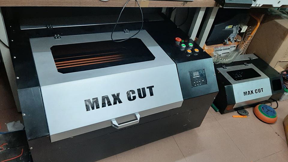 máy khắc laser maxcut