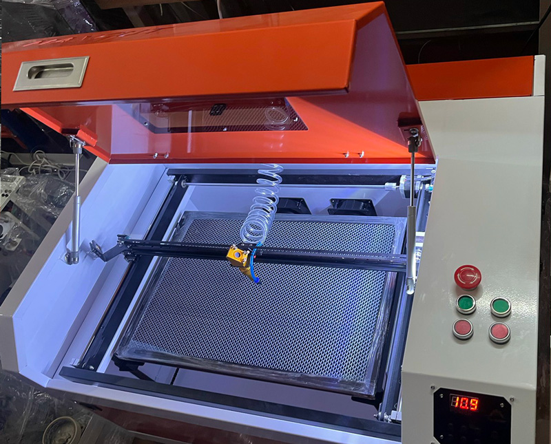 máy khắc laser cnc sản xuất tại việt nam