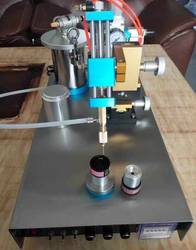 Thiết bị bôi keo cho sản phẩm tròn xoay phổ thông giá rẻ